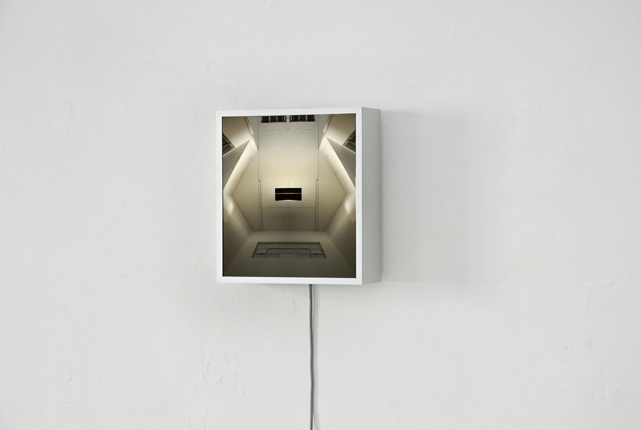 <hr/><strong>Helo</strong><br />
Leuchtkasten<br />ca. 45 x 32 cm