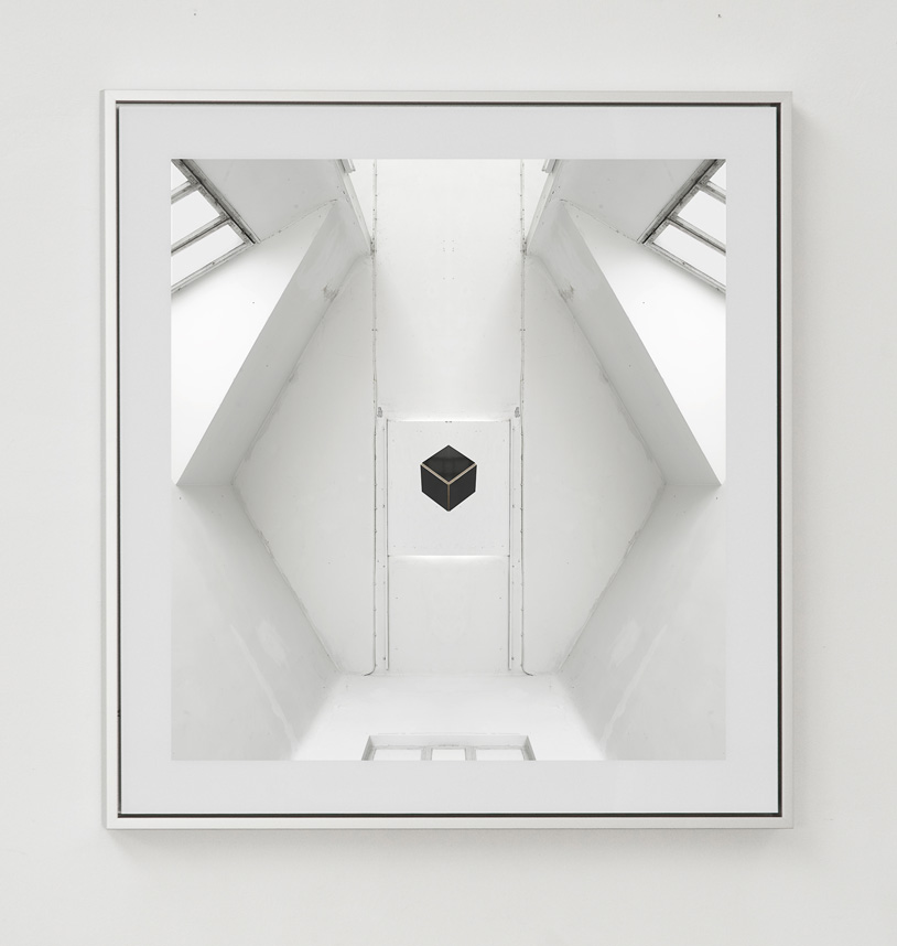 <hr/><strong>le cube</strong><br />
C-Print, 68 x 65 cm<br />